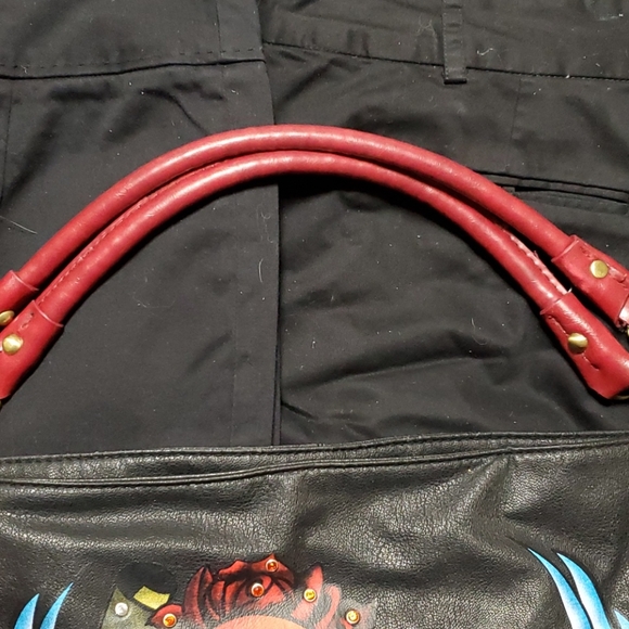 Gorgeous broken hearted leather bag - Picture 4 of 12